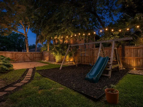 1606 W Chelsea Pl, Seabrook, TX 77586