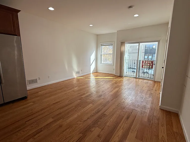 33 Nelson Ave #1 — Photo 5