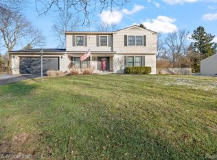 2379 Park Ridge Dr, Bloomfield Hills, MI 48304