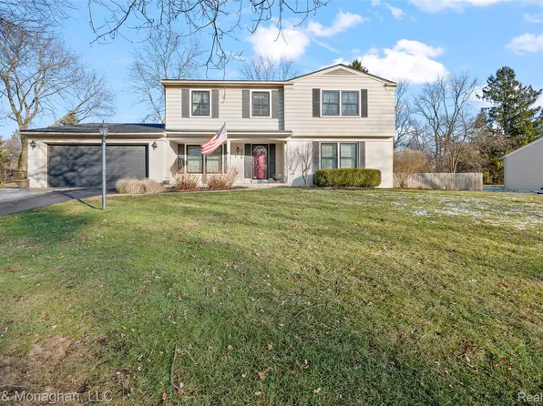 2379 Park Ridge Dr, Bloomfield Hills, MI 48304