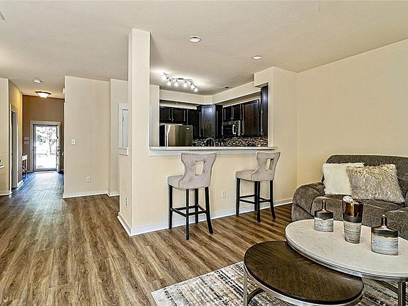 5th image of 240 Craftsman Cir