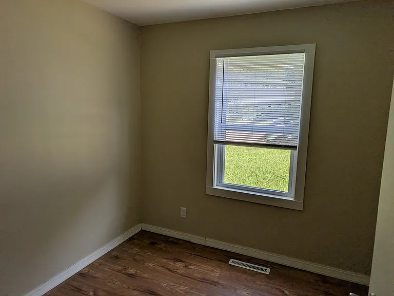 1805 Southwood Dr — Photo 8