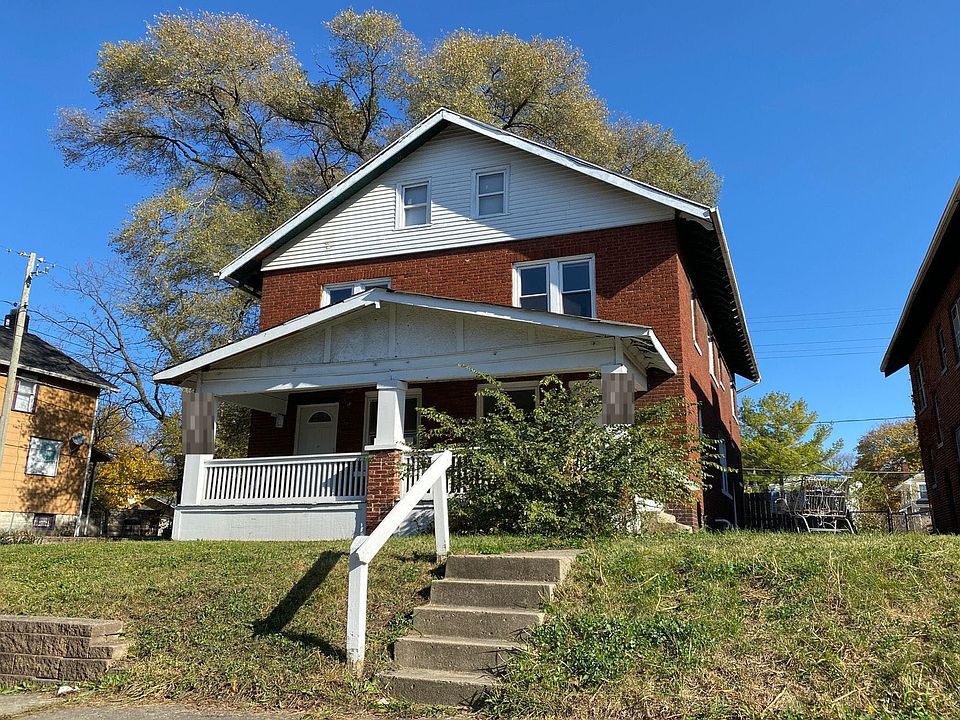 2nd image of 904 Carpenter St
