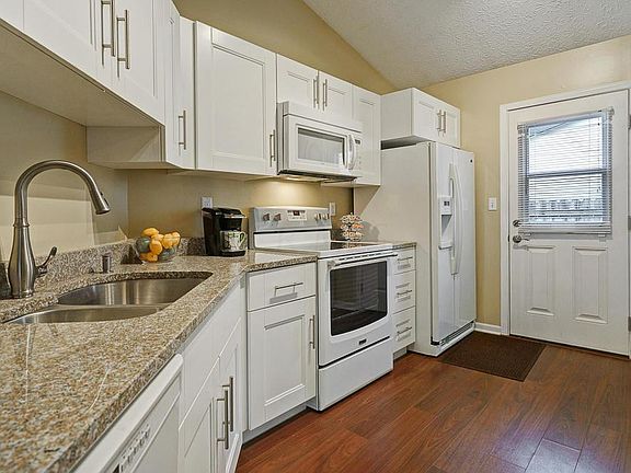 5th image of 3863 Maidens Larne Dr