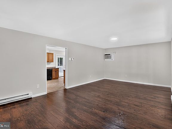 3rd image of 435 Pemberton Blvd