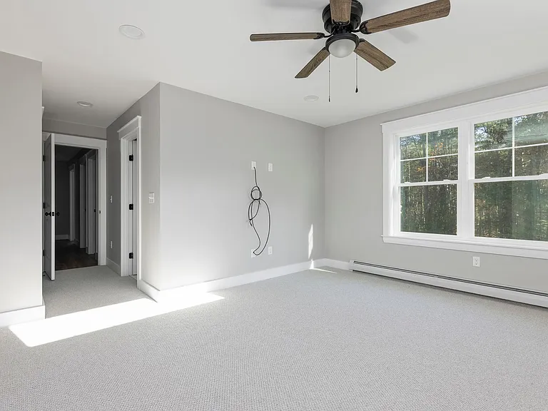 39 Neptune Dr — Photo 13