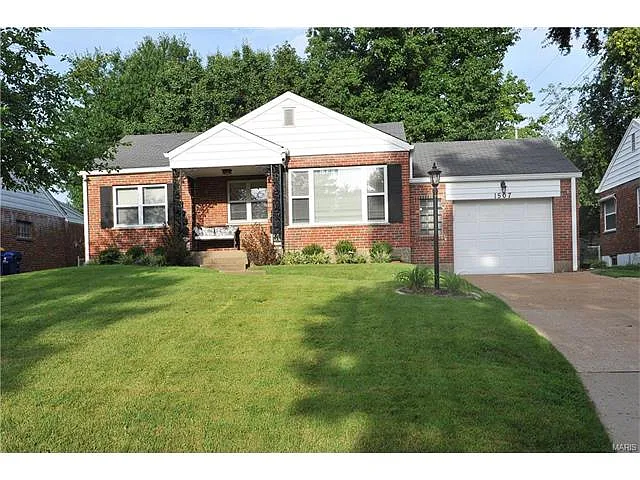 1507 Pinetree Ln photo 1