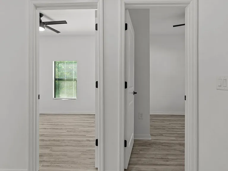 548 Knapp St — Photo 10