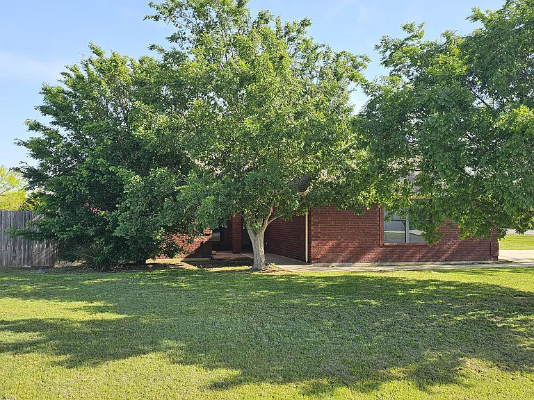 13 NW Havenshire Cir — Photo 1