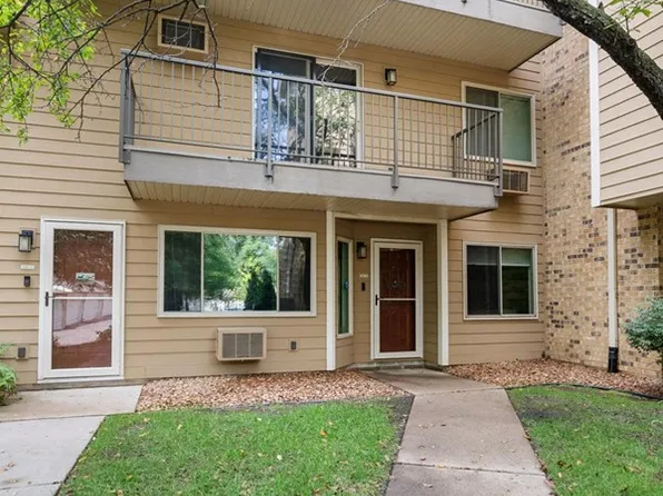 2260 Ridge Dr APT 12, Saint Louis Park, MN 55416