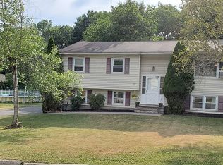 204 Oriole Dr, Montgomery, NY