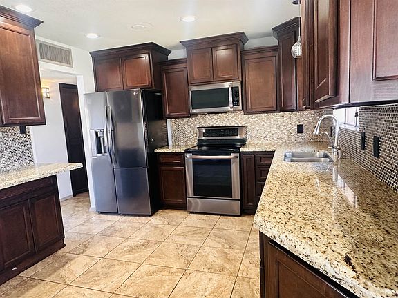 4th image of 2533 W 21st Pl