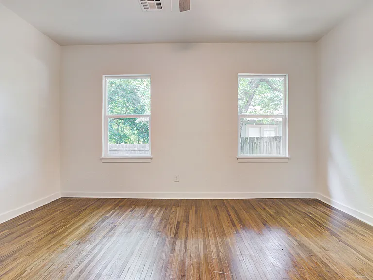 311 S Flood Ave — Photo 11