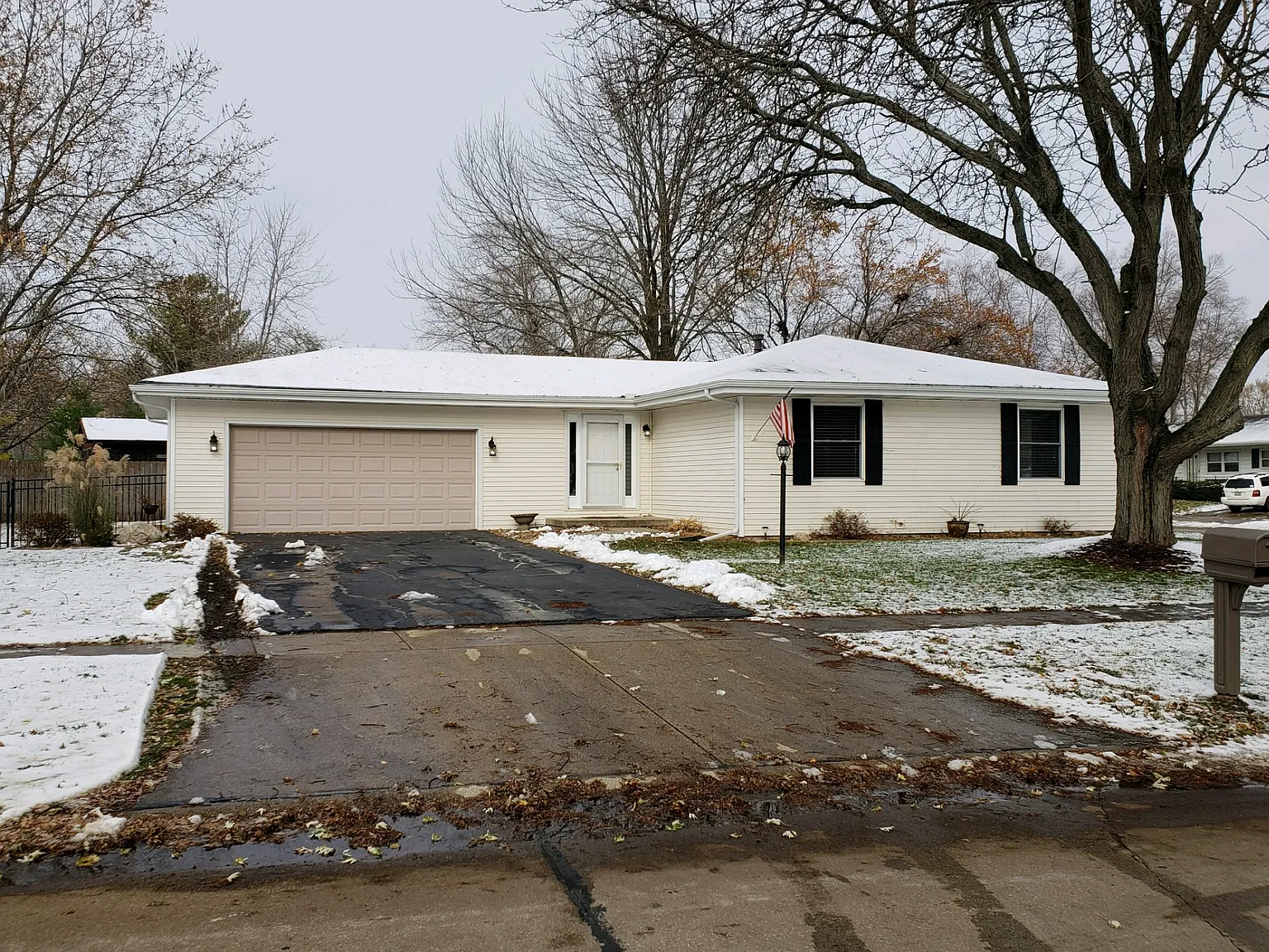 2502 Brett Dr photo 1