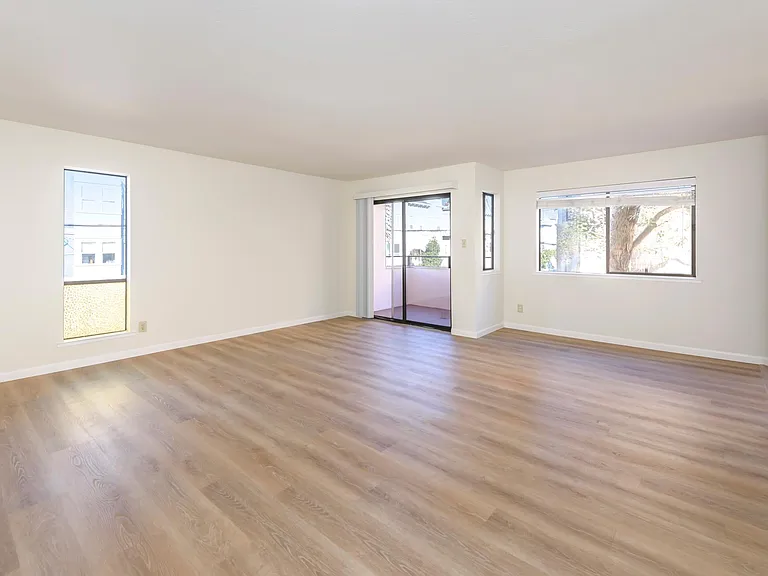 590 Baker St #7 — Photo 2