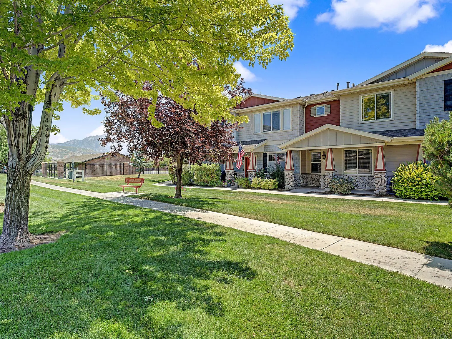 3 bed, 1360 sqft, $2,000 — Photo 3