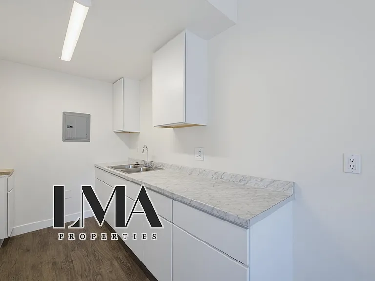 The Robertson Residences — Photo 9