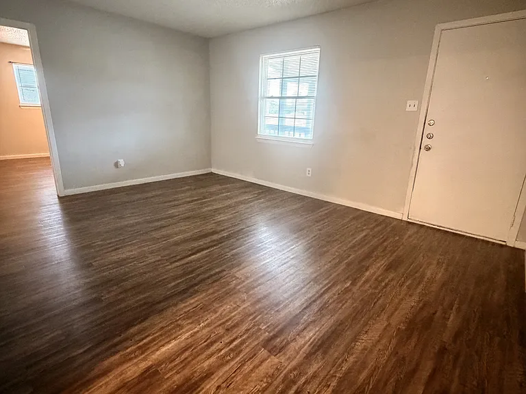 2106 Avenue K #4 — Photo 7