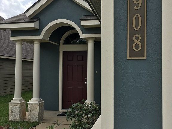 2nd image of 2908 Silver Oak Dr
