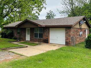 818 N J St, Hugo, OK 74743