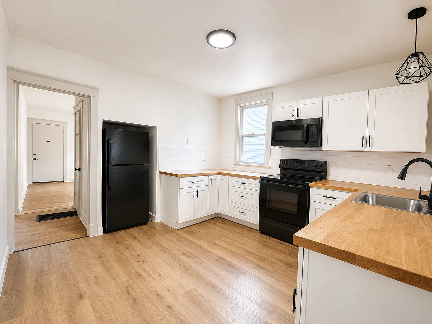 3 bed, 744 sqft, $1,850 — Photo 4