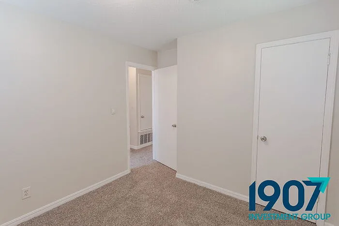 709 NW 16th St — Photo 21
