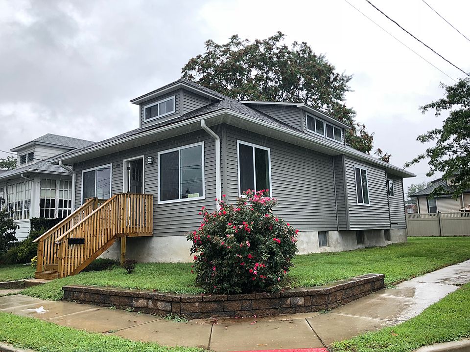 Main Photo Outside