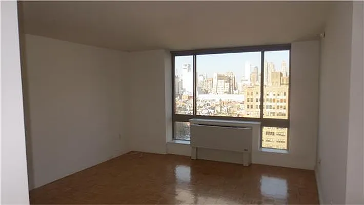 Rented by R New York | media 9