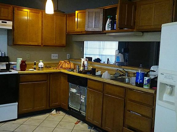 3rd image of 8511 Sugar Wood Ct