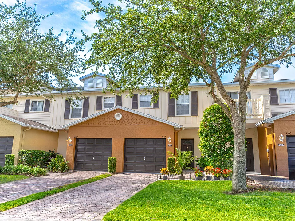 Townhome with Garage