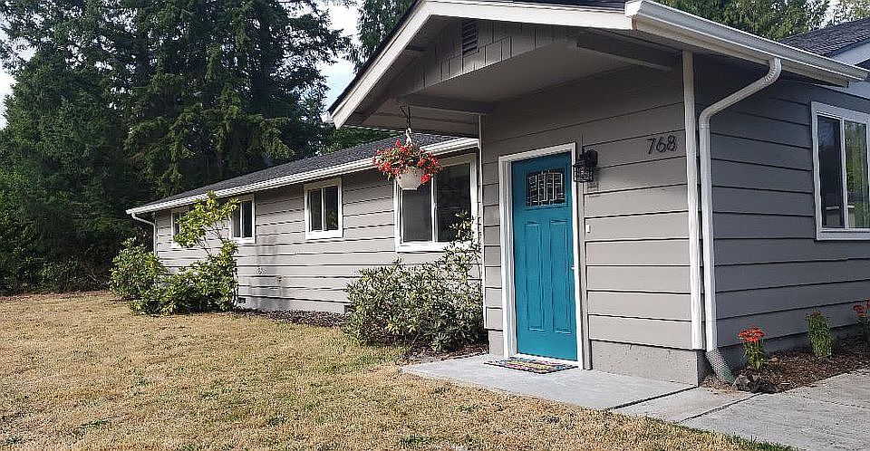 1st image of 768 NW Saddle Creek Ln