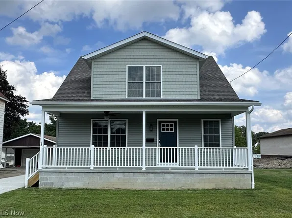 90 Center St, Struthers, OH 44471