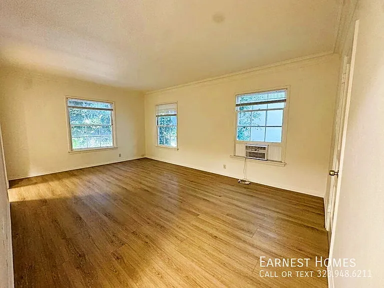 127 N Doheny Dr #127.5 — Photo 2