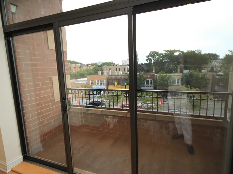 4651 N Greenview #206 — Photo 10