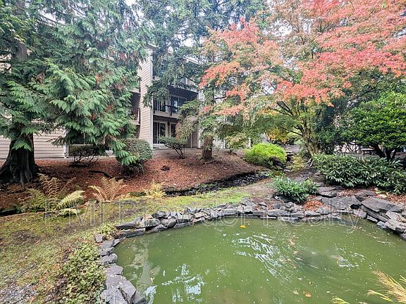 3rd image of 19851 25th Ave NE APT 120
