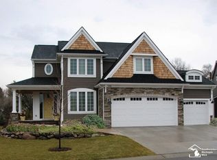 8308 Colony Rdg, White Lake, MI 48386