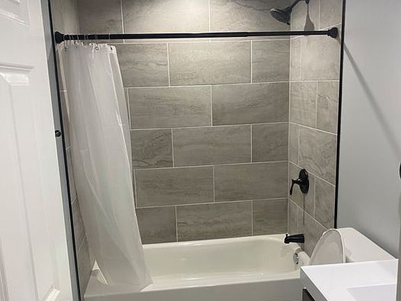 4th image of 3234 Heatherton Dr APT 3