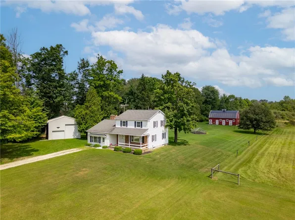 10181 Sampson Rd, Erie, PA 16509