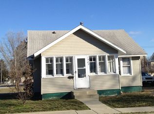 1403 2nd St, Charleston, IL 61920