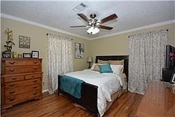 3rd image of 2219 Gardenia Dr