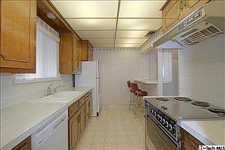 4th image of 812 San Marino Ave