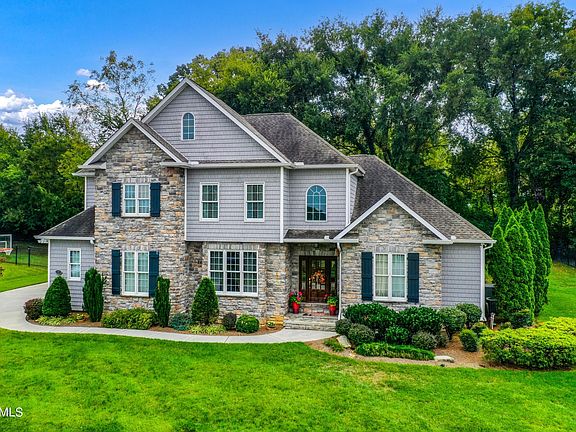 2nd image of 328 Ross Springs Dr