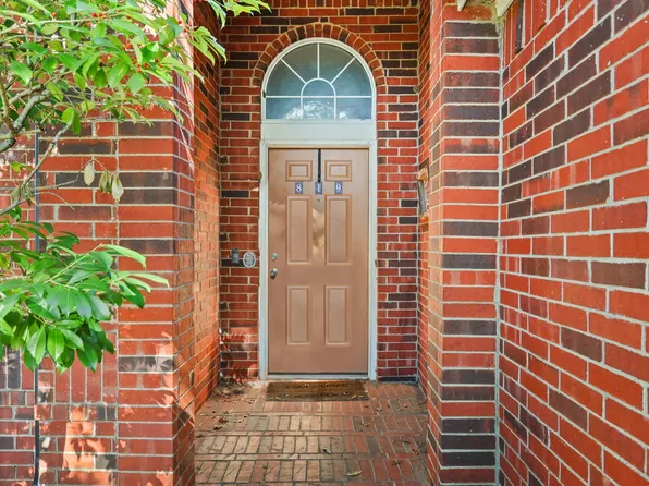 819 Chapel Dr, Denton, TX 76205