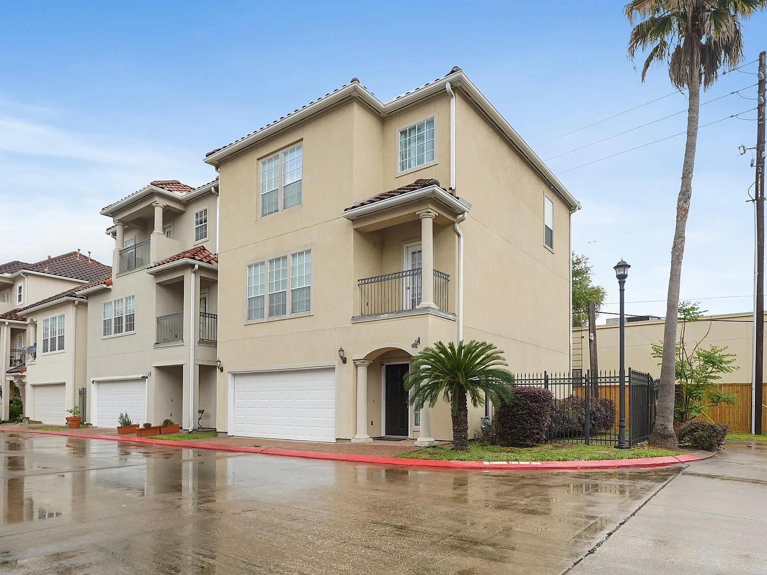3 bed, 3.5 bath, 2444 sqft, $2,350 — Photo 1