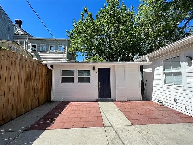 Studio, 1.0 bath, 400 sqft, $1,100 — Photo 2