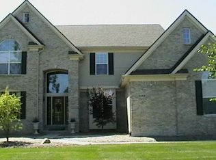 5449 Plantation Dr, Commerce Township, MI 48382