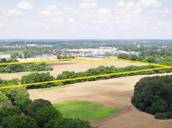 E Elledge Ln, Muscle Shoals, AL 35661