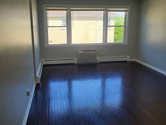3rd image of 5712 W Montrose Ave APT 3A