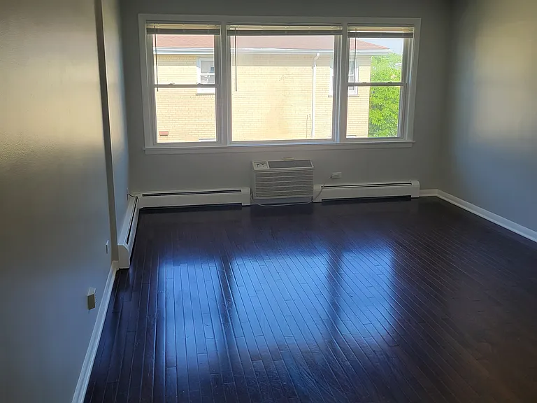 5712 W Montrose Ave #3B — Photo 7
