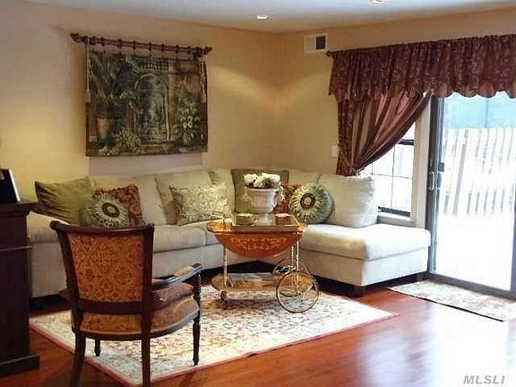 5th image of 5 Wimbledon Ct #55